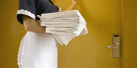 Most Americans Admit They Don T Tip Hotel Housekeepers Huffpost