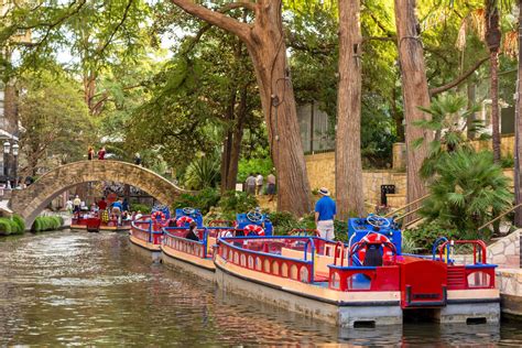 definitive guide   san antonio riverwalk