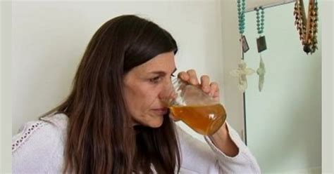 woman drinks and bathes in her own urine on my strange addiction