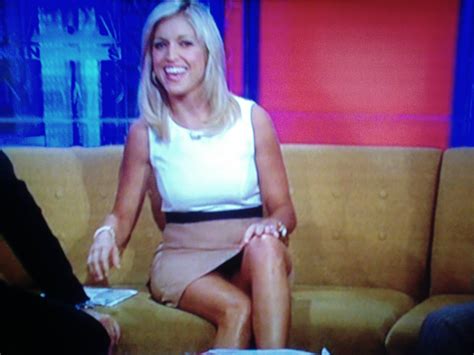 johnny roastbeef on twitter ainsley earhardt upskirt holllaaa