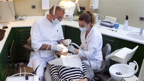 kinderen nooit naar de tandarts zorgverzekeraars doen te weinig