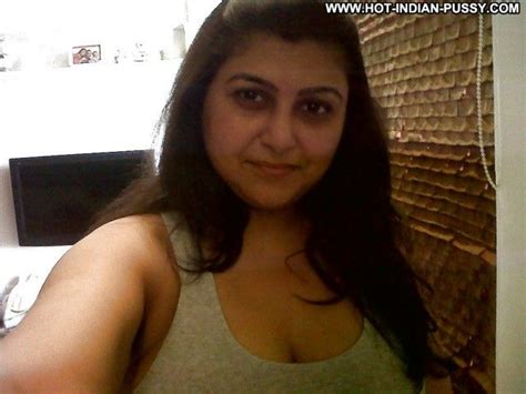 sharice private pics ass flashing fat chubby hot indian college girl big tits desi homemade