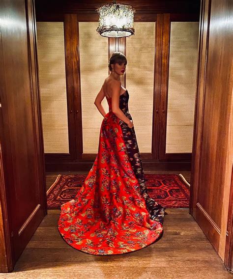 Taylor Swift Dazzles In Gorgeous Red Floral Gown At The Cats Premiere