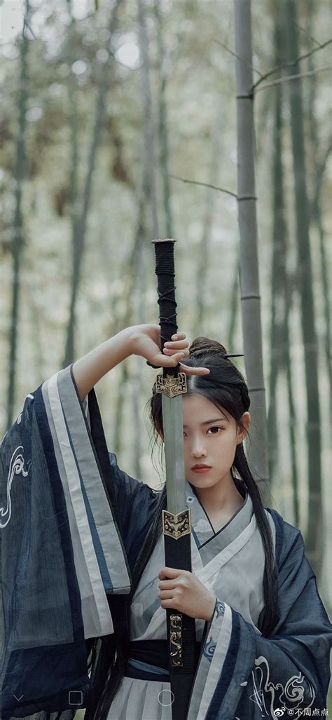 Save Follow Me 🍀 Human Poses Reference Sword Poses Female Samurai