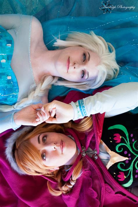 elsa and anna from frozen cosplay