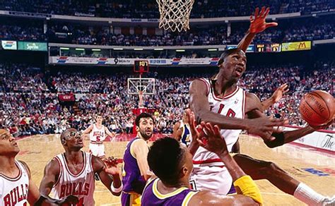 this day in sneaker history michael jordan switches hands mid air against lakers nice kicks