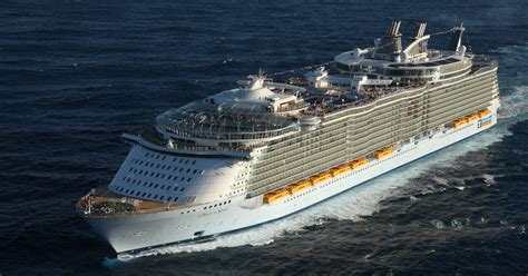 cruise ship review royal caribbeans oasis   seas