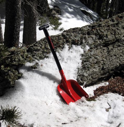 rocky mountain bushcraft    usa gear review voile  wood avalanche shovel winter