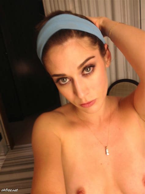 american actress lizzy caplan nude cell phone pictures leaked
