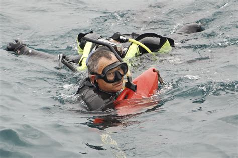 ocean safari scuba dive courses and seminars rescue scuba diver