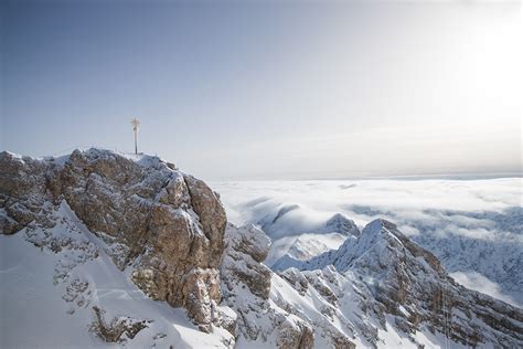 zugspitzbahn die seilbahn auf den hoechsten berg deutschlands
