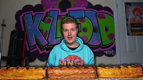 The World S Biggest Festive Sausage Roll Challenge 15 000 Calories