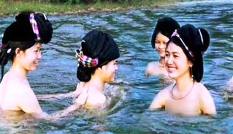 Aneh Foto Gadis Mandi Ini Bikin Setengah Juta Orang