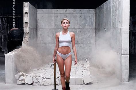 Miley Cyrus Headed For First Hot 100 No 1 With Wrecking