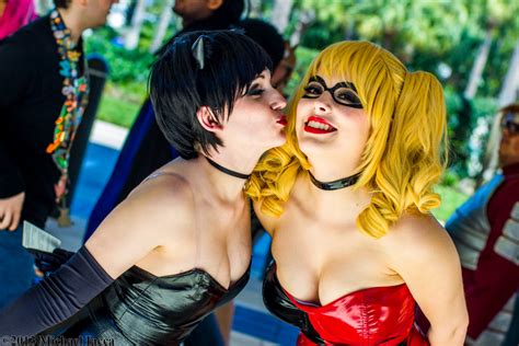 Catwoman Kisses Harley Quinn 3 By Insane Pencil On Deviantart