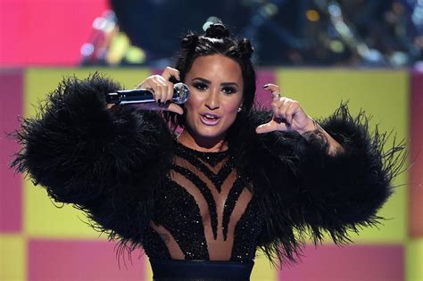 Demi Lovato Nude Cool For The Summer Singer Strips For