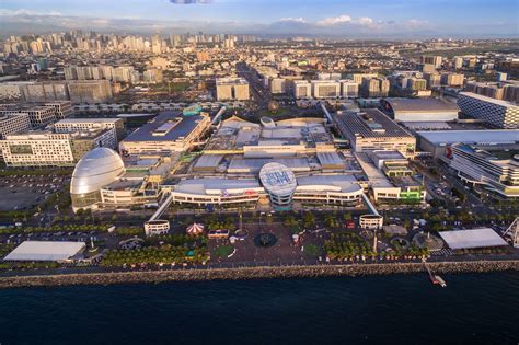 sm mall  asia situated    scenic manila bay  daifans