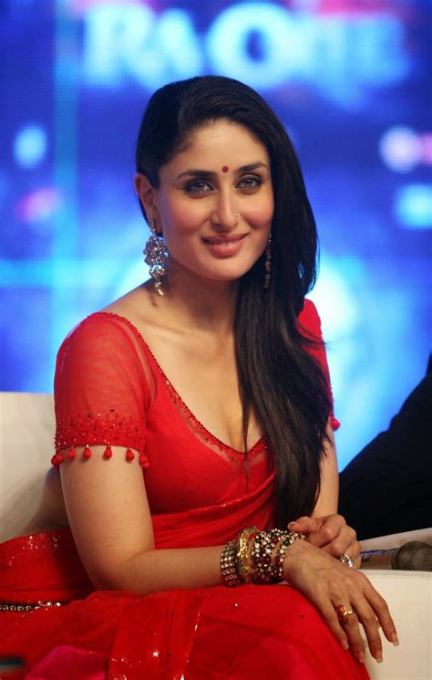 high quality bollywood celebrity pictures kareena kapoor super sexy skin show in red saree at