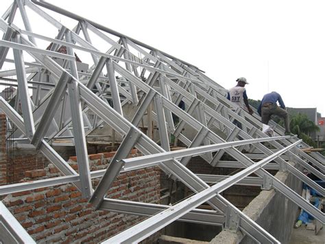 konstruksi baja ringan untuk atap rumah