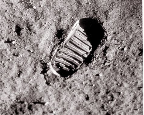 apollo  footprint   moon