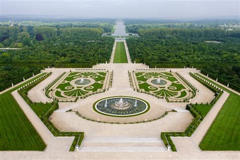vue aerienne des jardins  la francaise du chateau de versailles palaceday scoopnestcom