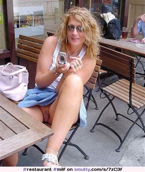 milf flashing plashingpussy outdoor restaurant