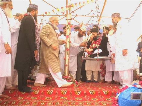 maulana owais raza qadri  weighed  gold teeth maestro