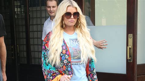 Jessica Simpson Stuns In Curve Hugging Jeans Ahead Of 40th