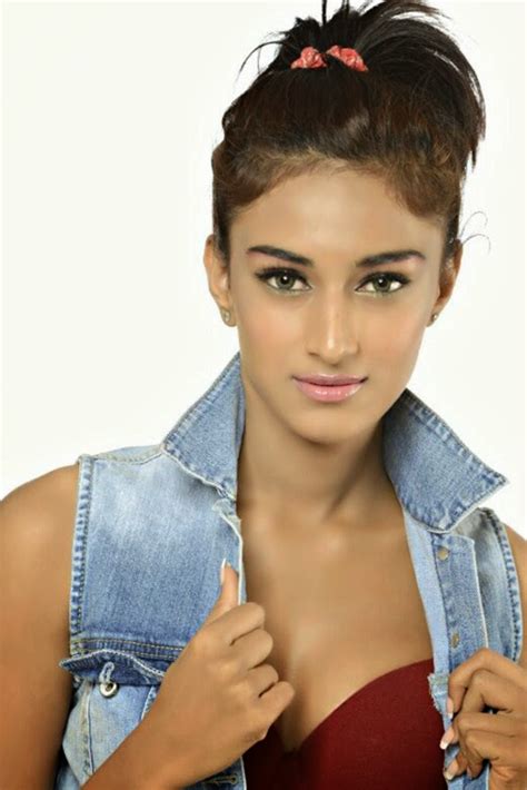 Top 20 Erica Fernandes Photos Wallpapers Pics Gallery