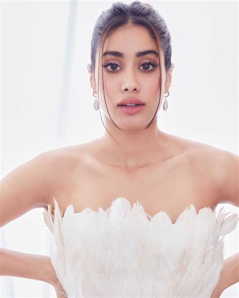 these glamorous pictures of janhvi kapoor you simply can t miss pics