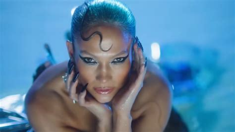 Jennifer Lopez Ungkap Cover Art Seksi Untuk Single Barunya ‘in The