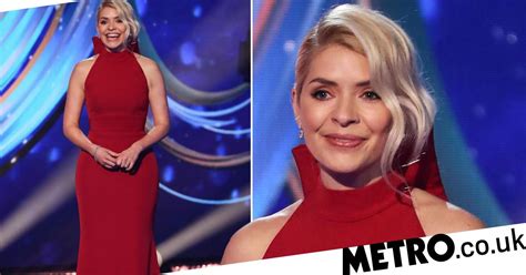 Dancing On Ice Holly Willoughby Fans Defend Dress Metro News