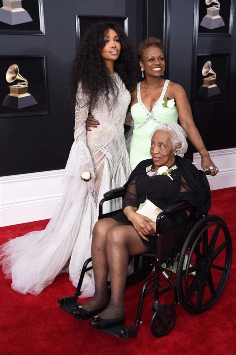 Sza On Bringing Her Granny To The Grammys She S Never Flown Before