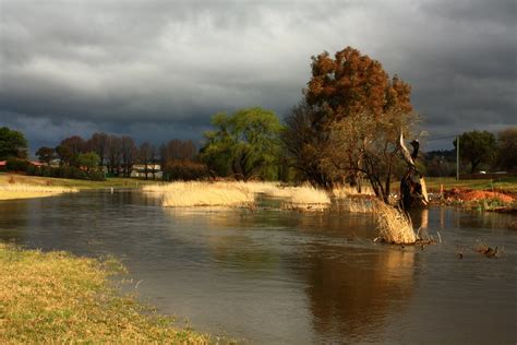 creek overflows creeklands  cycleway  mm  flickr