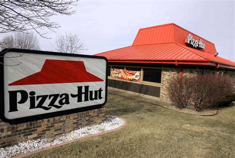 pizza hut   remind   childhood  nostalgia  sell  pizza saloncom