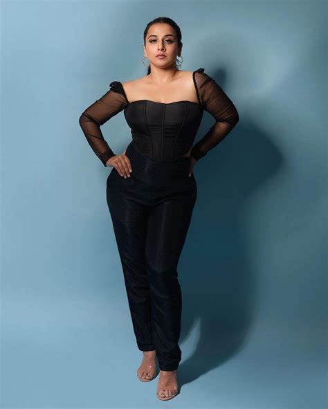 Vidya Balan Flaunts Her Curvaceous Body In Corset Top Check Out Divas