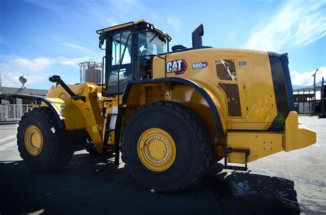 caterpillar launches      wheeled loaders diesel progress