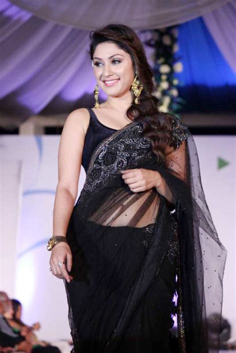actress largest navel cleavage hip waist photo collections manjari saree navel beauty