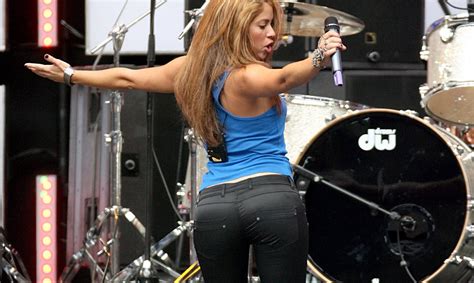 15 mind blowing photos of shakira s booty