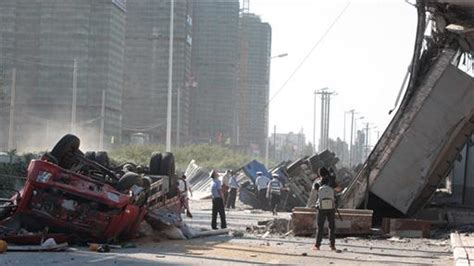 china road accidents leave  dead wsj