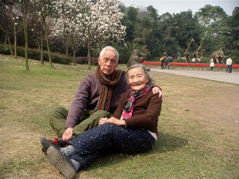 98 year old couple in china recreates wedding photos 70