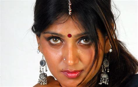 Hot Mallu Masala Aunty N Hot Actress Bhuvaneswari Busty Sizes ~ Hot