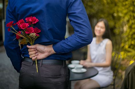 everything a man needs to know about giving flowers to a