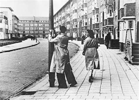 members   dutch resistance movement distributing anti german flyers  amsterdam