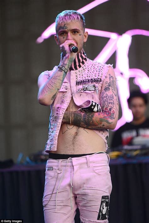 Dea Is Investigating Lil Peep S Deadly Fentanyl Overdose Daily Mail