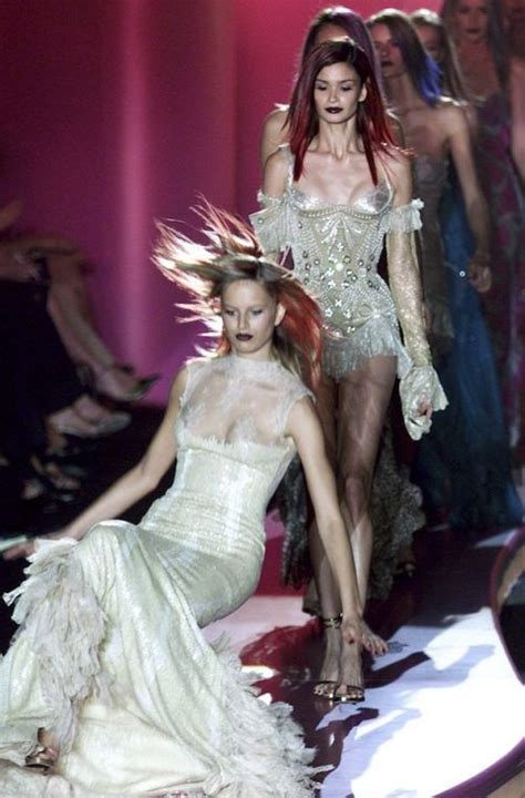 1000 Images About Runway Models Falling On Pinterest