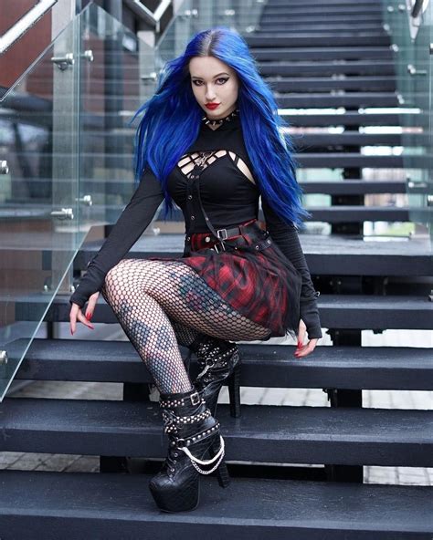 Pin By Chaima On Research And Music R Gothic Outfits Hot Goth Girls