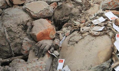 woman rescued after 17 days trapped in bangladesh rubble tuoi tre news