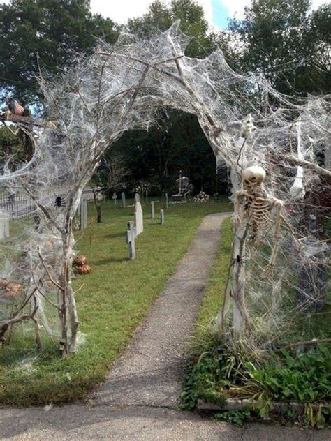 newest diy outdoor halloween decor ideas   scary