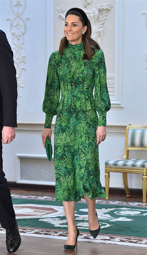 kate middleton kicks off her ireland tour in head to toe green